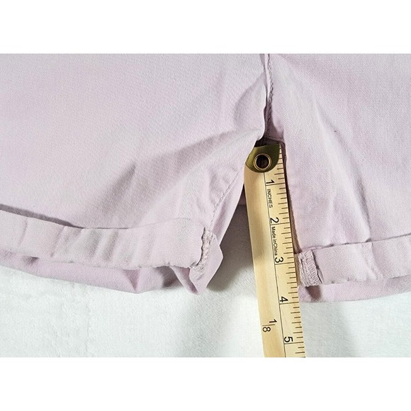 Levi's Strauss Pink Size 30 Women's Classic Mid Rise Shorts Cuffed - Picture 9 of 9